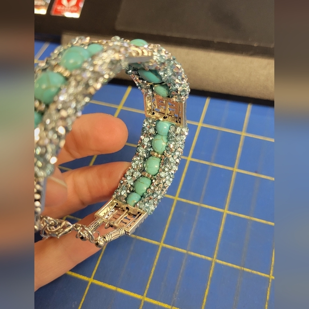 Turquoise Rhinestone & Silver Tone Beaded Bracelet Feather - Picture 9 of 9